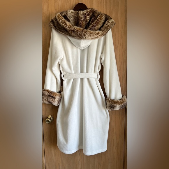 Pottery Barn | Women’s SZ M | Ivory Brown Faux Fur Trim Hooded Robe Monogram KS - Picture 2 of 13